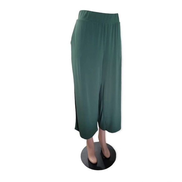 TORRID Crop Pull-on Wide Leg Studio Knit Mid-Rise Pant Green Size 2x - Picture 4 of 16